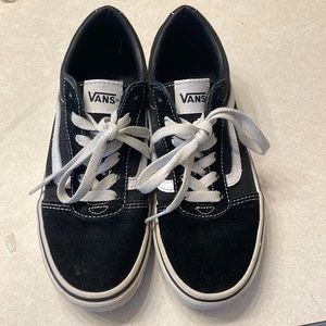 Kids Vans Old Skool sneakers size 3.5